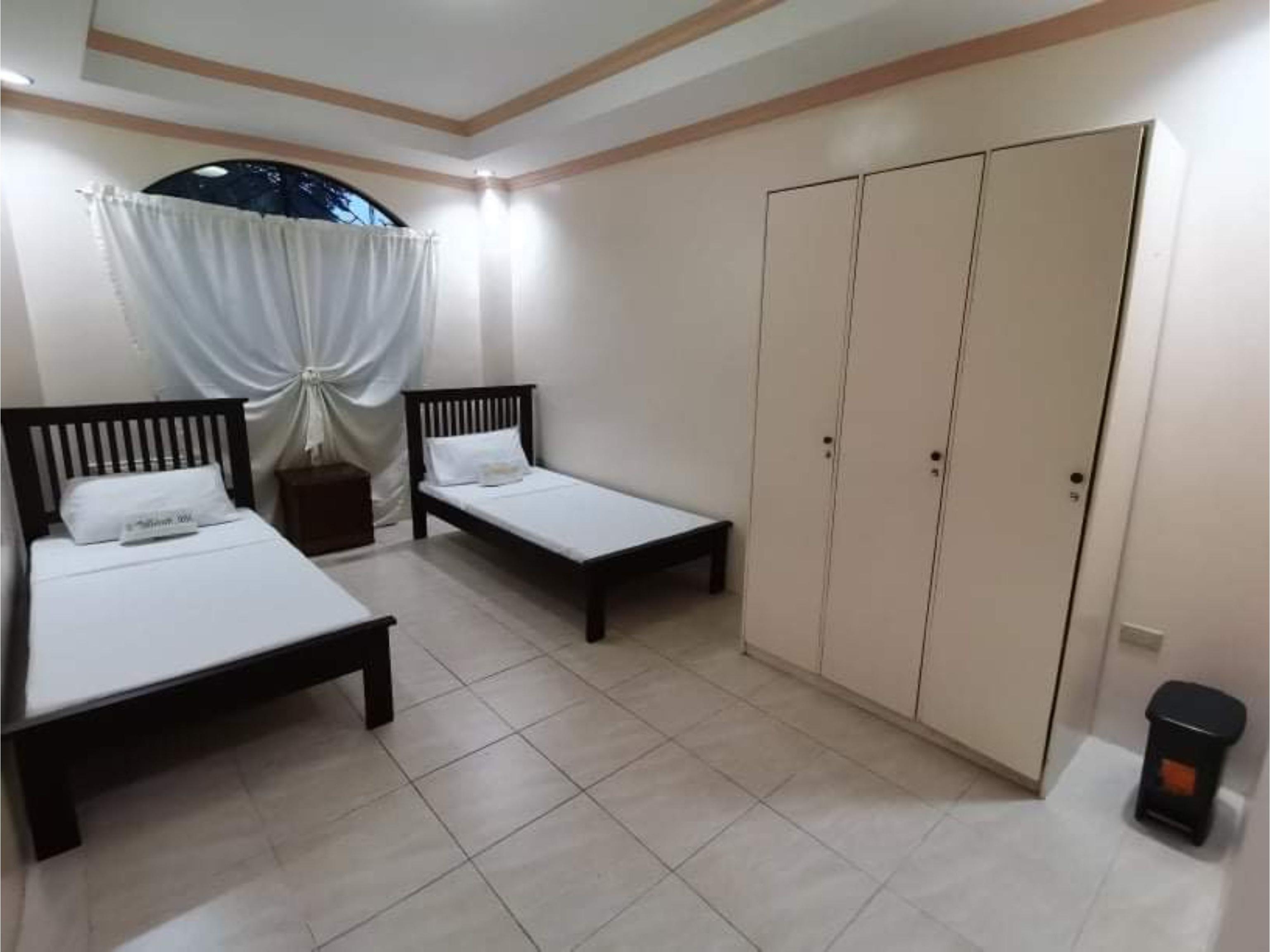 Отель Oyo 799 Ddd Habitat Iloilo Экстерьер фото