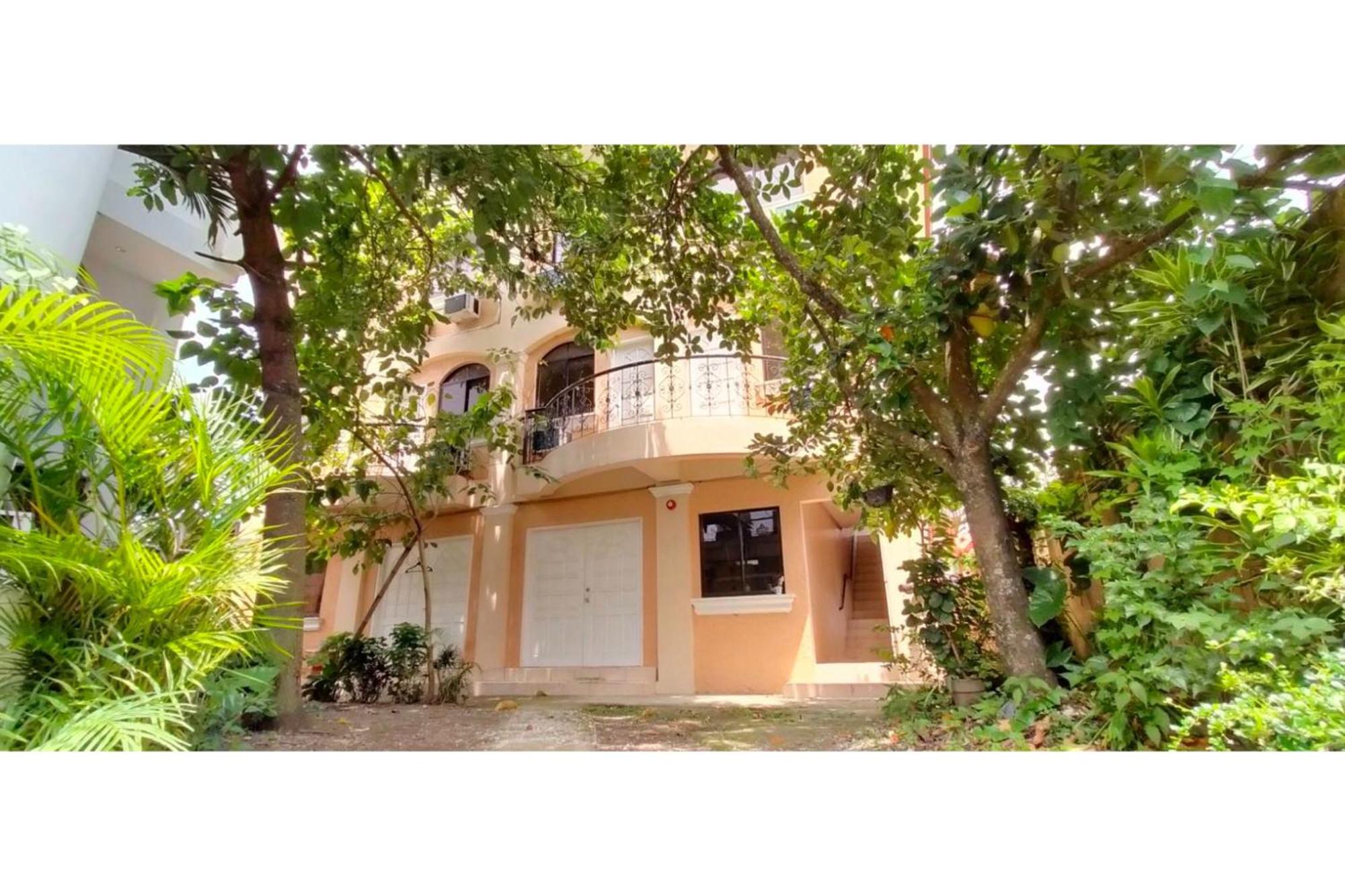 Отель Oyo 799 Ddd Habitat Iloilo Экстерьер фото